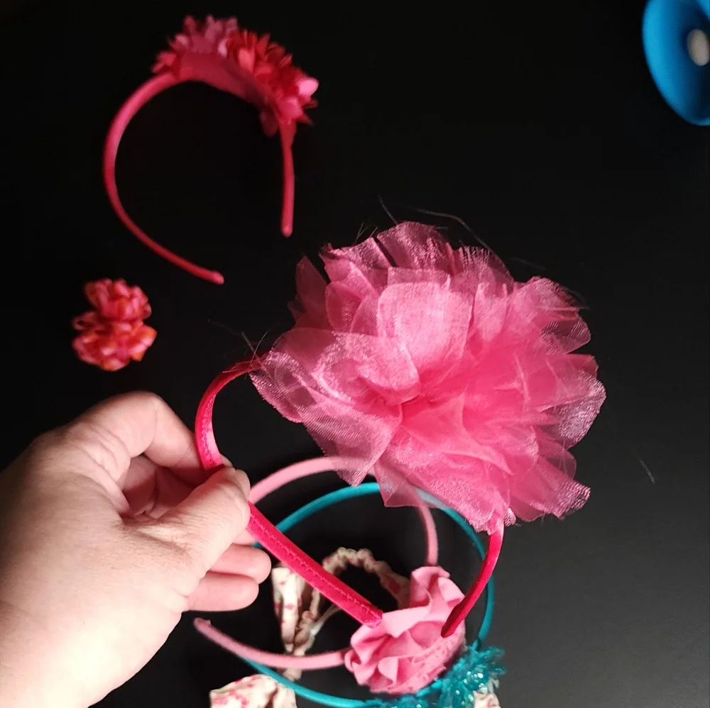 4 Head Bands And 1 Clip Floral and Solid Headband Set